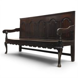 George III oak settle bench, with five gothic arched field panels, with downswept arms raised on cabriole supports