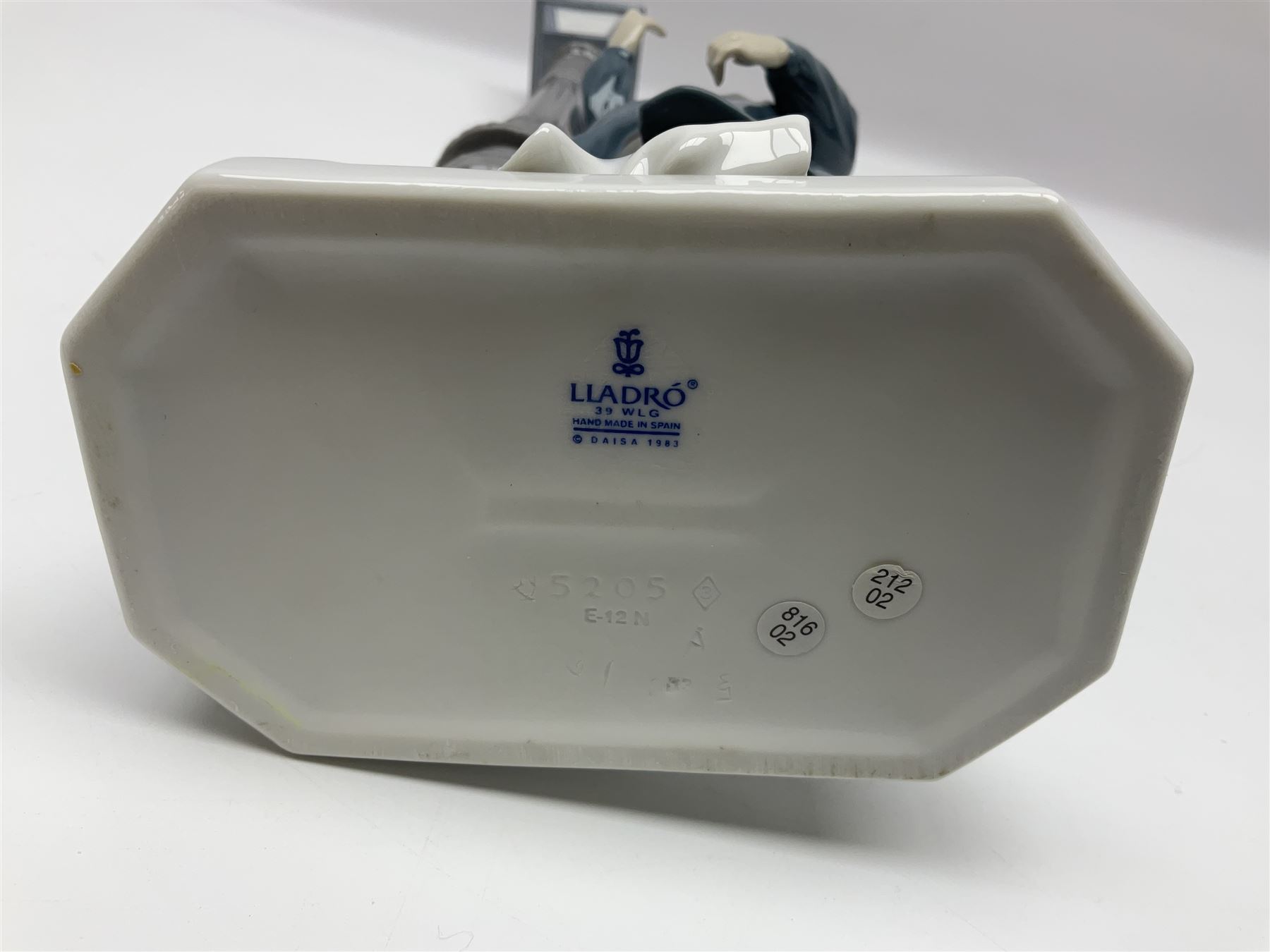 Lladro figure, The Lamp Lighter no 5205, with original box H47cm