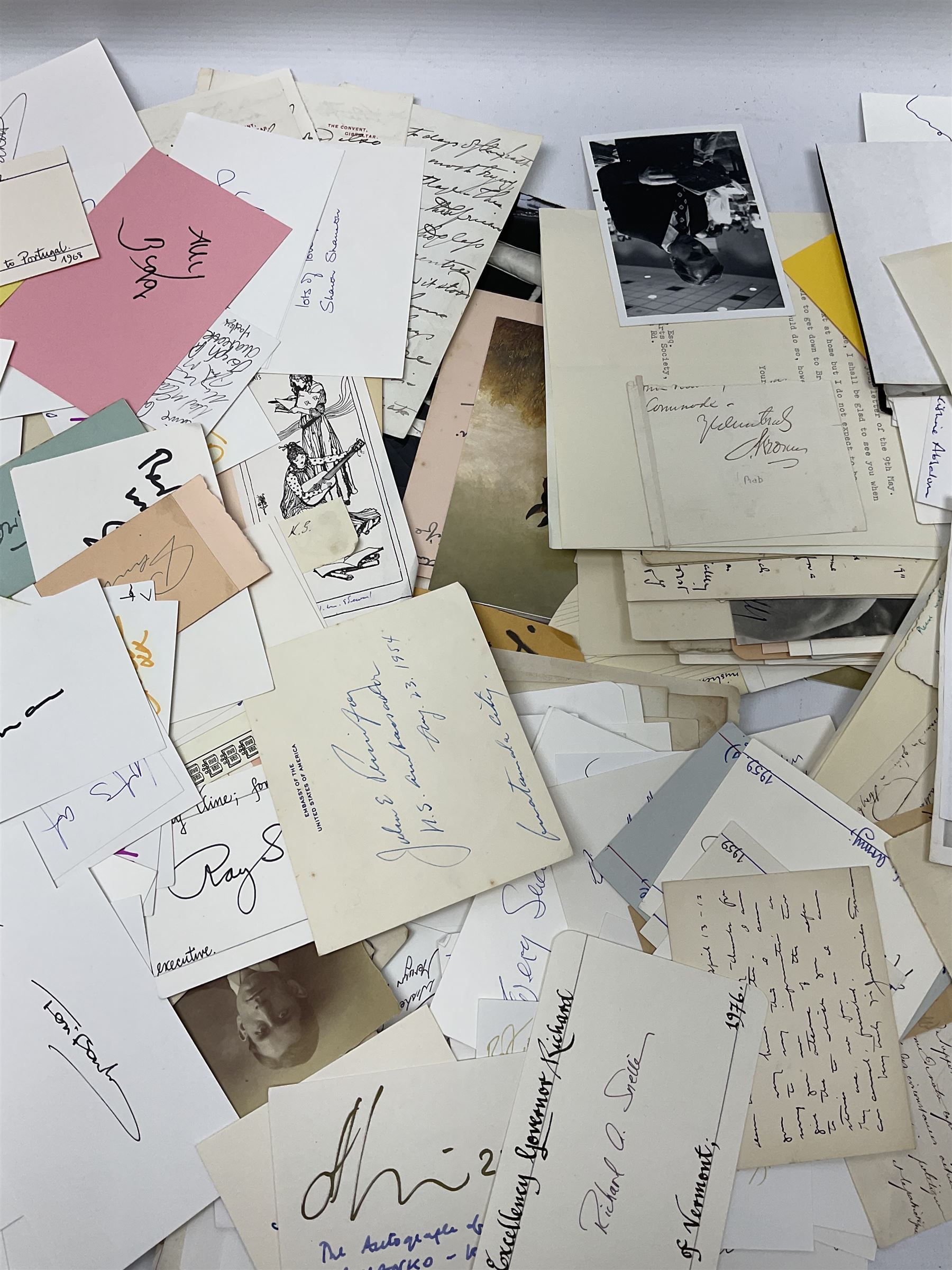 Collection of over 600 autographs on cards, clipped pieces, letters etc including William Gladstone, Lord North, Randolph Churchill, Hugh Dalton, Philip Noel-Baker, Philip Burne-Jones, Tiger Woods, Ben Hogan, Cindy Crawford, Viv Nicholson, Roddy Doyle, Diana Cooper, Woody Allen, Roy Orbison, Mary Wilson, Sammy Davis Jr., Clive Brook, Roger Quilter, Chay Blyth, Chris Bonington, John Lodge, Trevor Bayliss, Penelope Wilton, Tom O'Connor, Charles Aznavour, Alan Tichmarsh, Michael Ball, Thelma Barlow, Jack Brymer, Paul Badura-Skoda, John Lill, John Conteh, Charlotte Knollys, Arthur Godfrey, Eric Sykes, Queen Noor of Jordan, Victoria Gledenning, Madeleine Albright etc