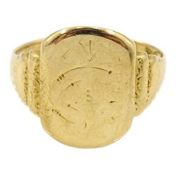 18ct gold signet ring, hallmarked, approx 4.55gm