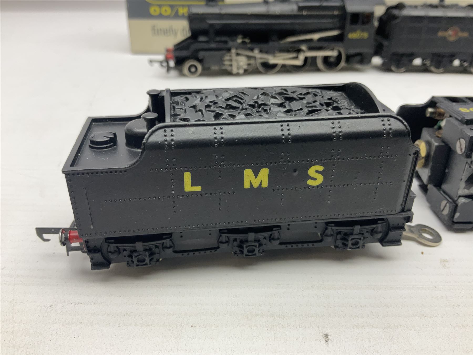 Wrenn '00' gauge - two Class 8F 2-8-0 locomotives - No.48073 in BR Plain Black; boxed; and No.8042 in LMS Plain Black; with unassociated plain blue box (2)