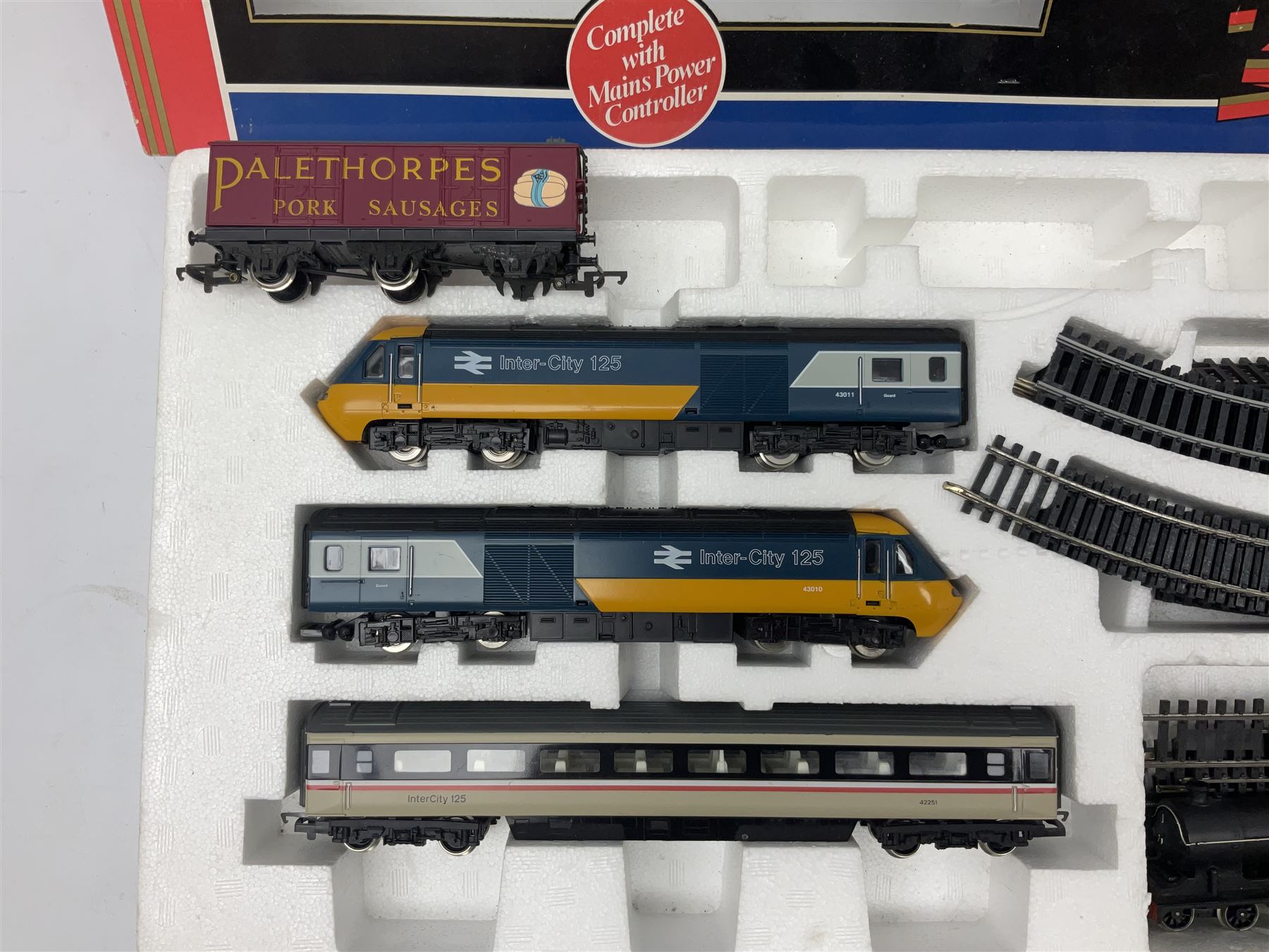 Hornby '00' gauge - Intercity 125 2-car set Nos.43010 & 43011 with one coach in original box with track and additional 4-6-0 locomotive and tender No.7476 and goods wagon; and another similar HST Intercity 125 2-car set Nos.43125 & 43126 with two coaches in original box with track and controller (2)