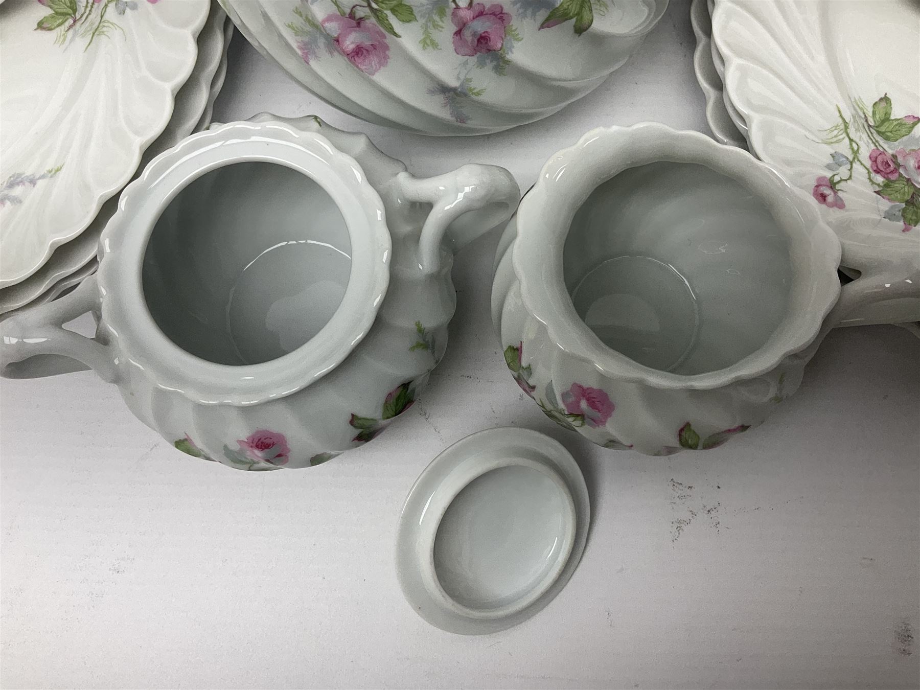 Limoges Haviland pattern coffee service for eight, comprising coffee pot, covered sucrier, milk jug, dessert plates, cups and saucers (27)