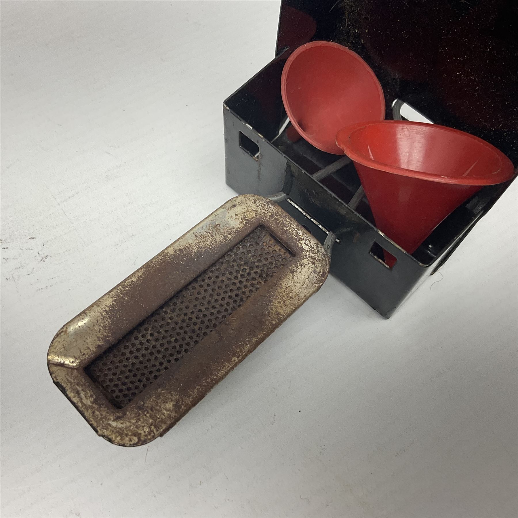 Mamod TE1A live steam traction engine with burner, scuttle and steering rod; boxed