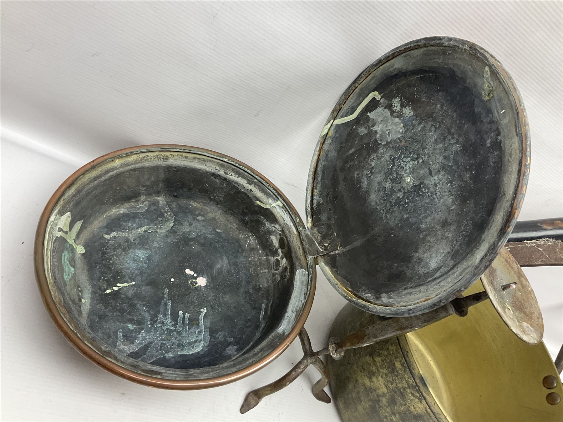 Jam pan, bed pan and other metalware 