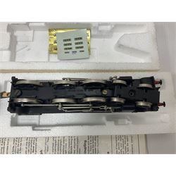 Hornby ‘00’ gauge - Class B17 4-6-0 ‘Manchester United’ locomotive no.2862 in LNER green; Class B17 4-6-0 ‘Leeds United’ locomotive no.61656 in BR green; Class D41/1 4-4-0 ‘Yorkshire’ locomotive no. 62700; Class 49/1 4-4-0 ‘Cheshire’ locomotive no.2753 in LNER green; in original boxes (4) 