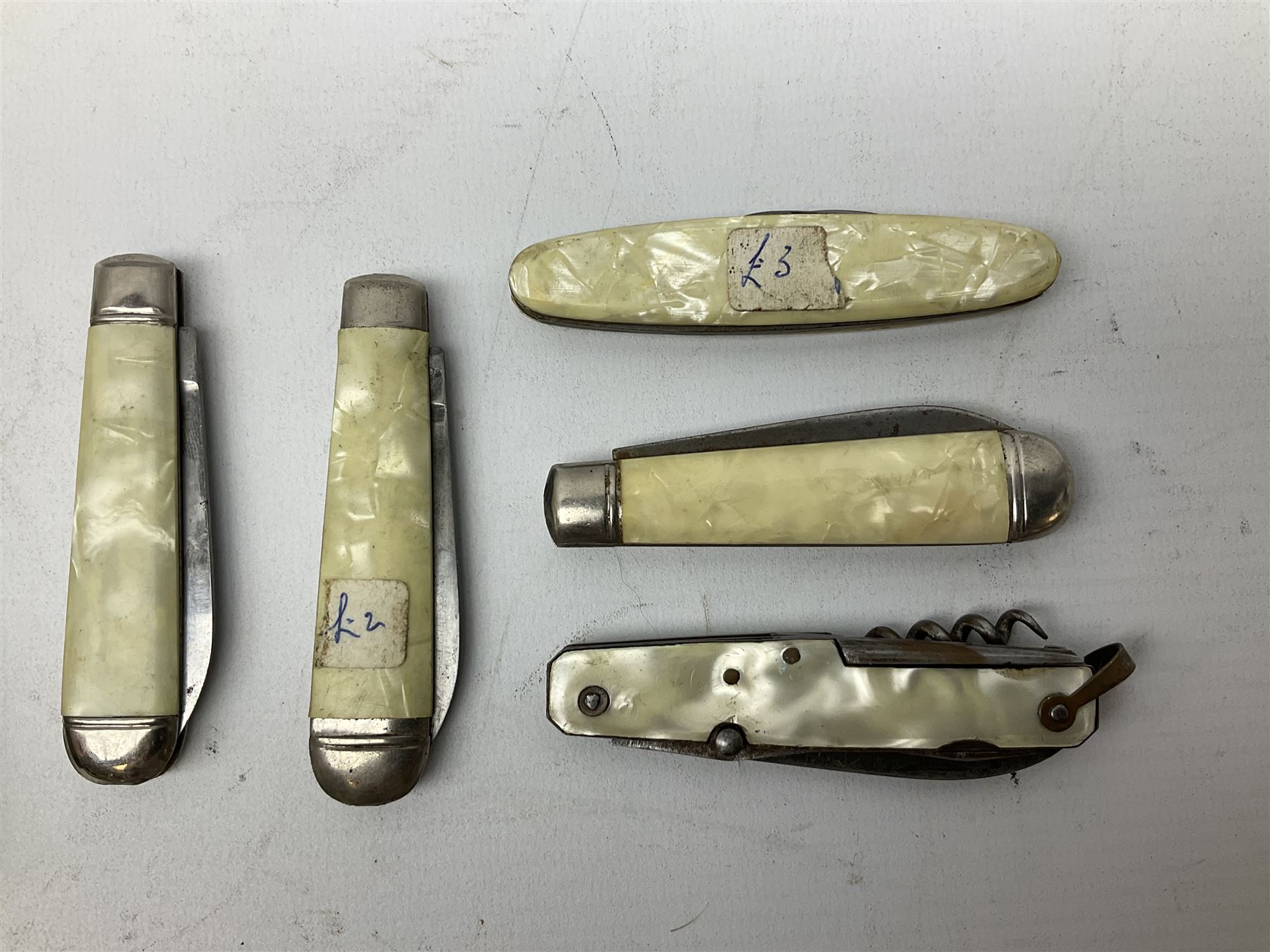Eighteen pocket knives including examples by Richards of Sheffield, knife  commemorating the Royal Wedding 29th July 1981 etc
