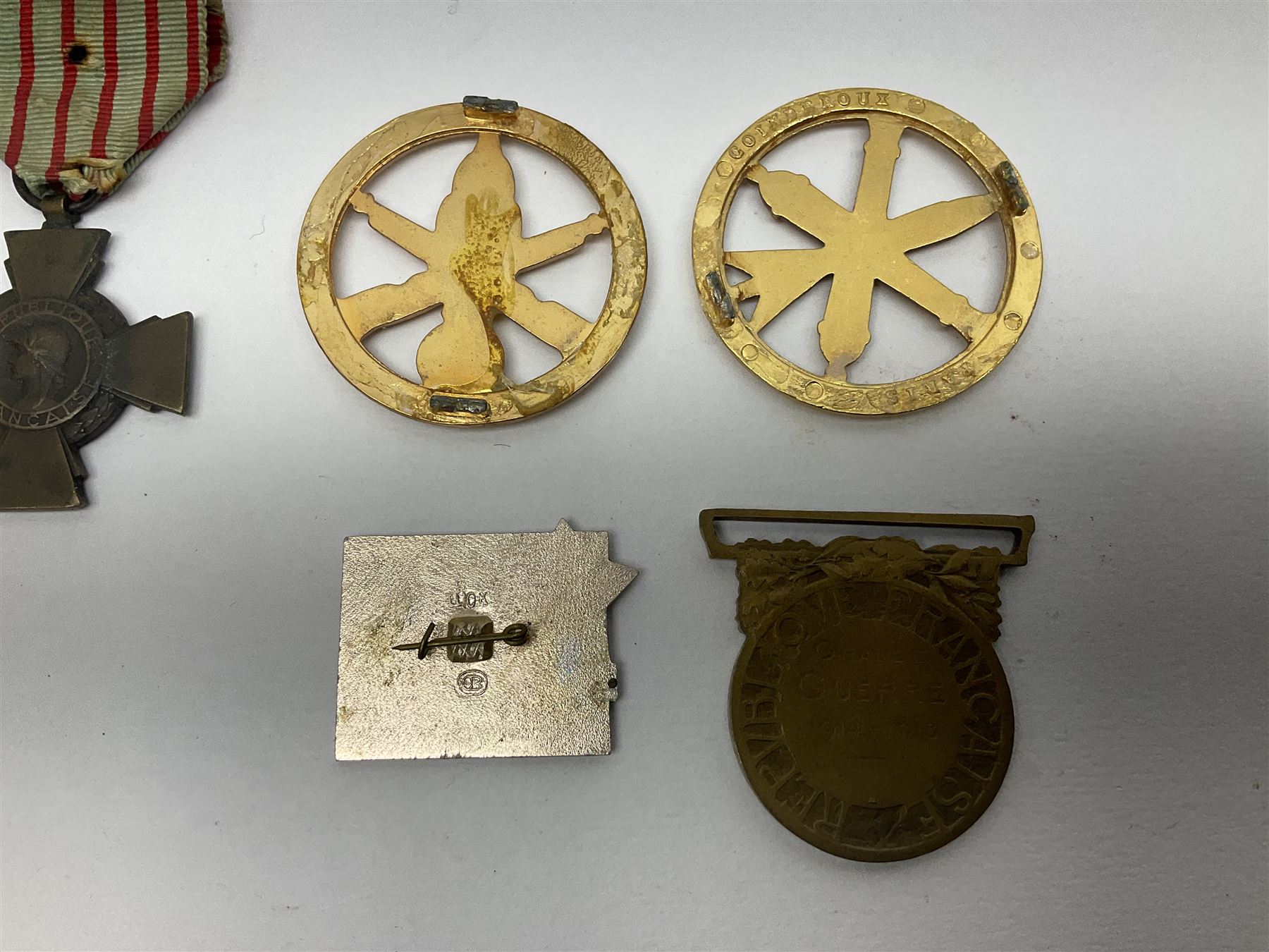 Five WW1 French medals comprising Medaille Militaire Gallantry Award, two Croix de Combattant, Medaille Commemorative Francais 1914-18 and a Patriotic Medal; together with small quantity of Russian badges etc