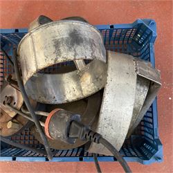 4.5” heated pie die and cutters - THIS LOT IS TO BE COLLECTED BY APPOINTMENT FROM DUGGLEBY STORAGE, GREAT HILL, EASTFIELD, SCARBOROUGH, YO11 3TX
