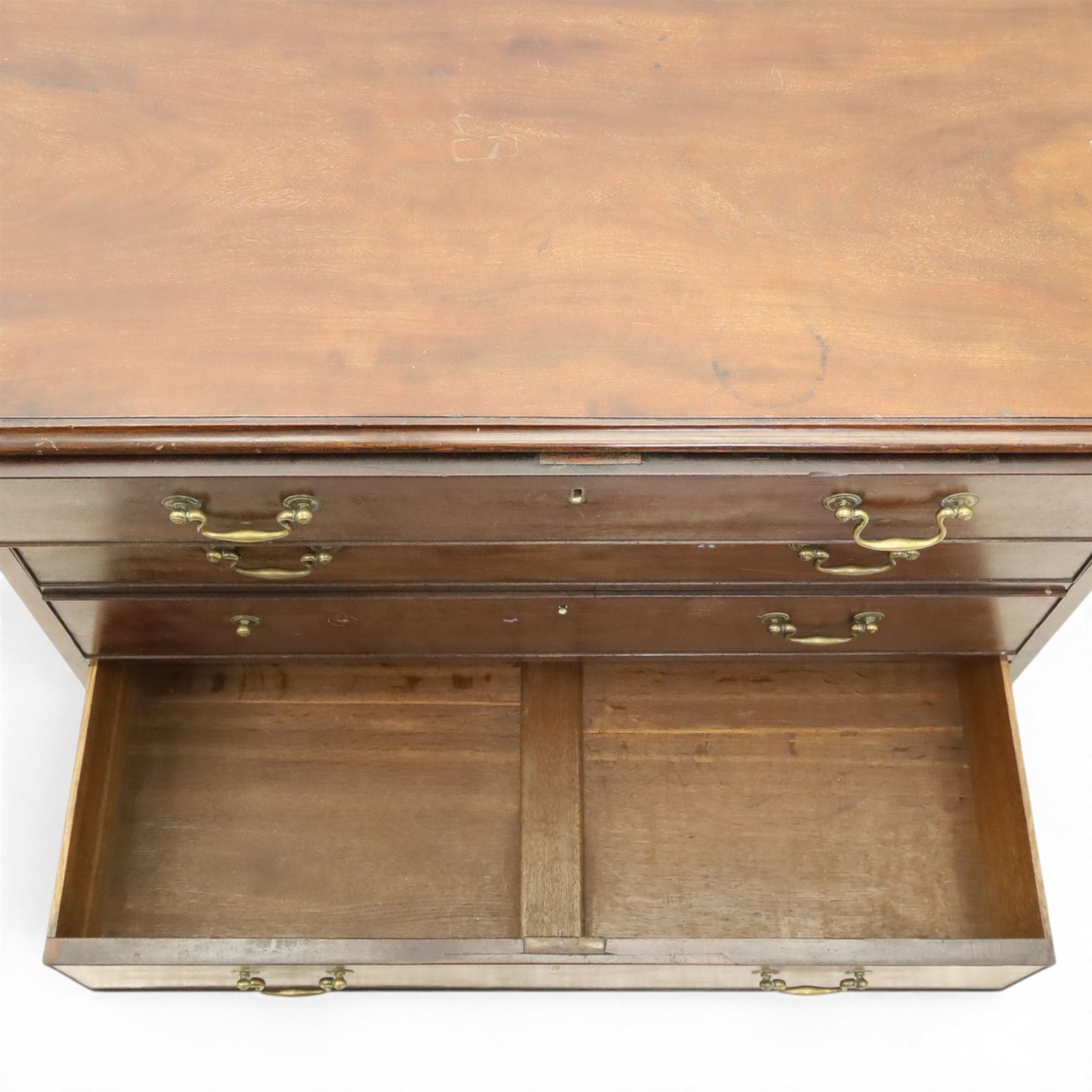 George III straight front mahogany chest, fitted with four graduating drawers with cockbeaded edges, raised on bracket feet