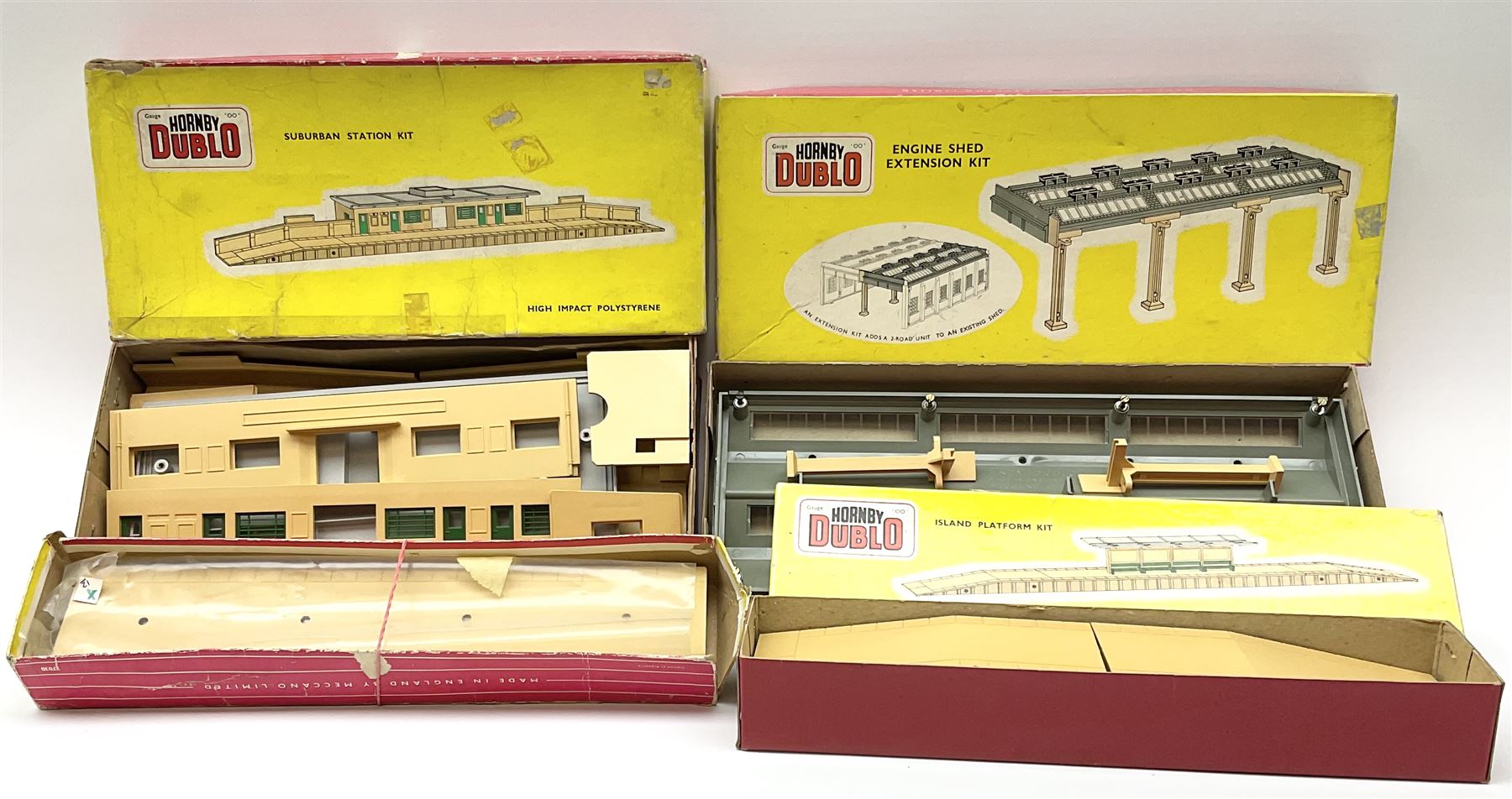 Hornby Dublo - 5006 Engine Shed Extension Kit; 5085 Suburban Station Kit; and 5030 Island Platform Kit; all in pictorial boxes; and Plastic Platform Extension in associated box lid (4)