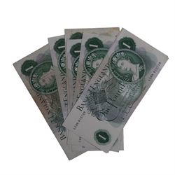 Large quantity of Queen Elizabeth II one pound notes, and five ten shilling notes