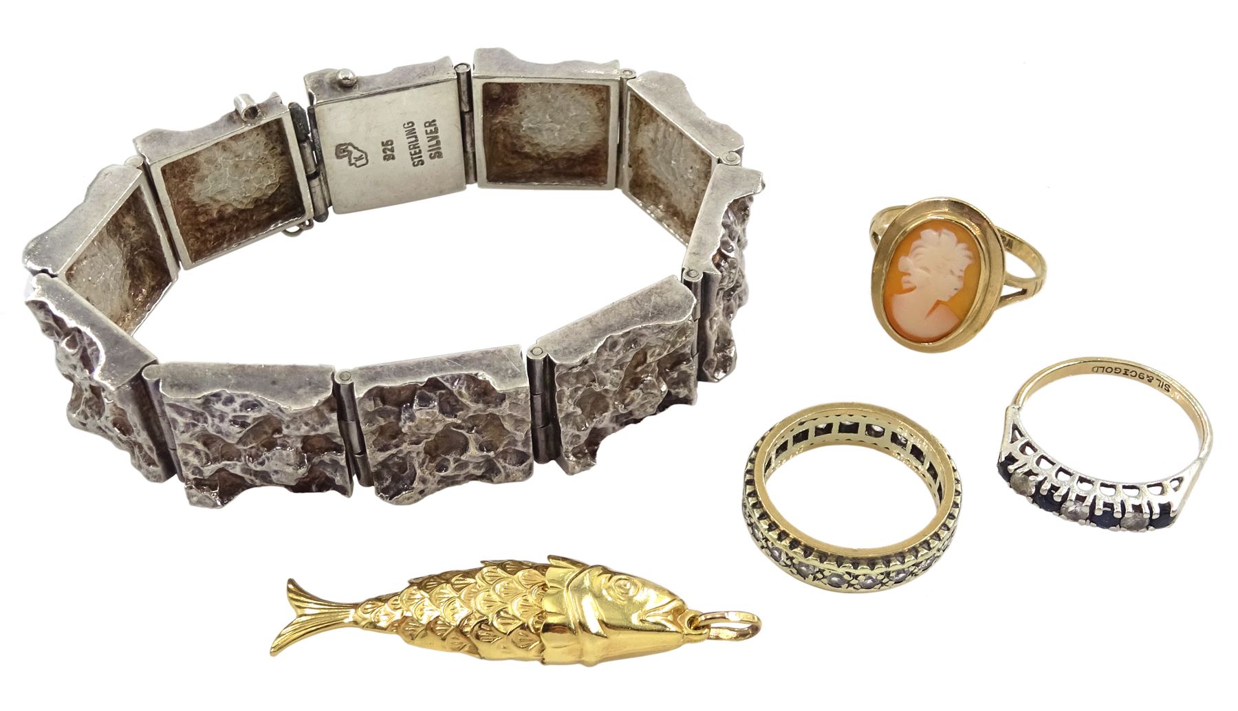 9ct gold jewellery including articulated fish pendant, cameo ring, stone set full eternity ring and stone set ring and a silver textured link bracelet