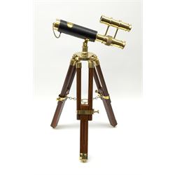 Reproduction telescope on extendable stand, H44cm when fully extended 