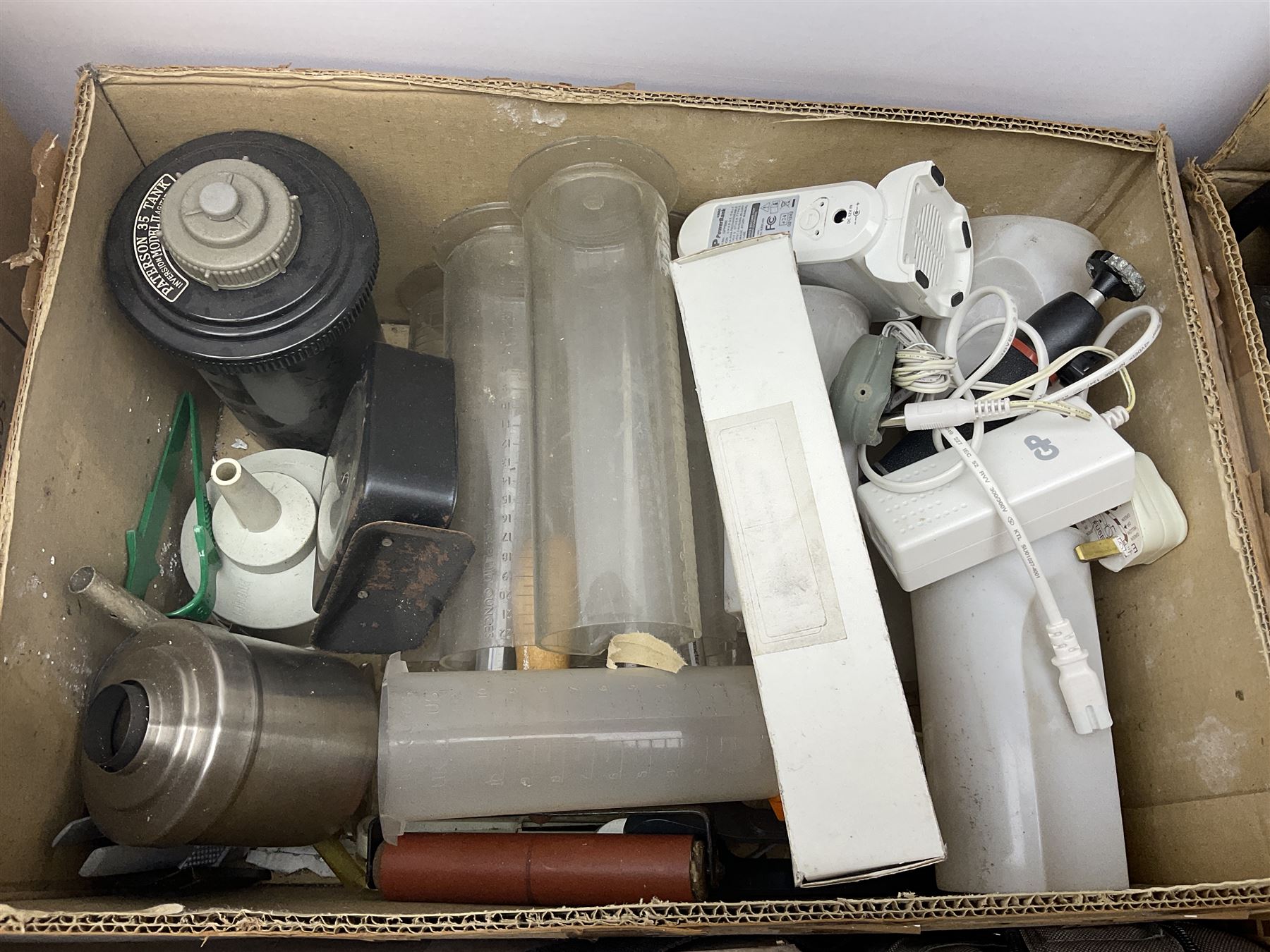 Photo developing equipment, Including Jobo testdrum 2820, Jobo process timer, Swing shift bellows, chemical measures, etc, five boxes  