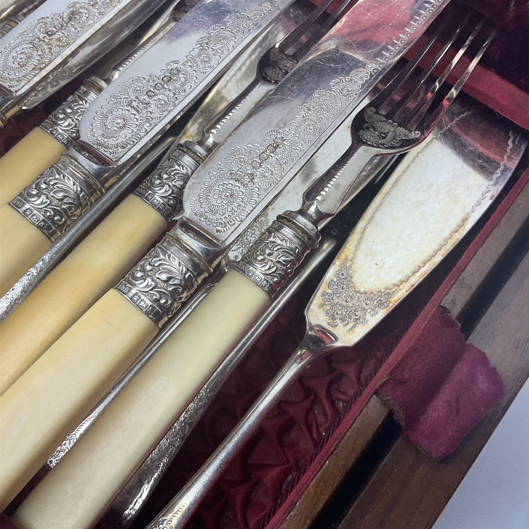 Canteen of cutlery by George Davis, Halifax, with silver ferrules 