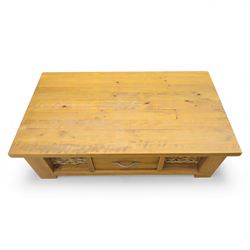 Contemporary pine coffee table, rectangular planked top with moulded edge, fitted with a central drawer to either side with brushed metal handle, flanked by two open compartments housing wicker basket drawers, plain sides, raised on square block feet