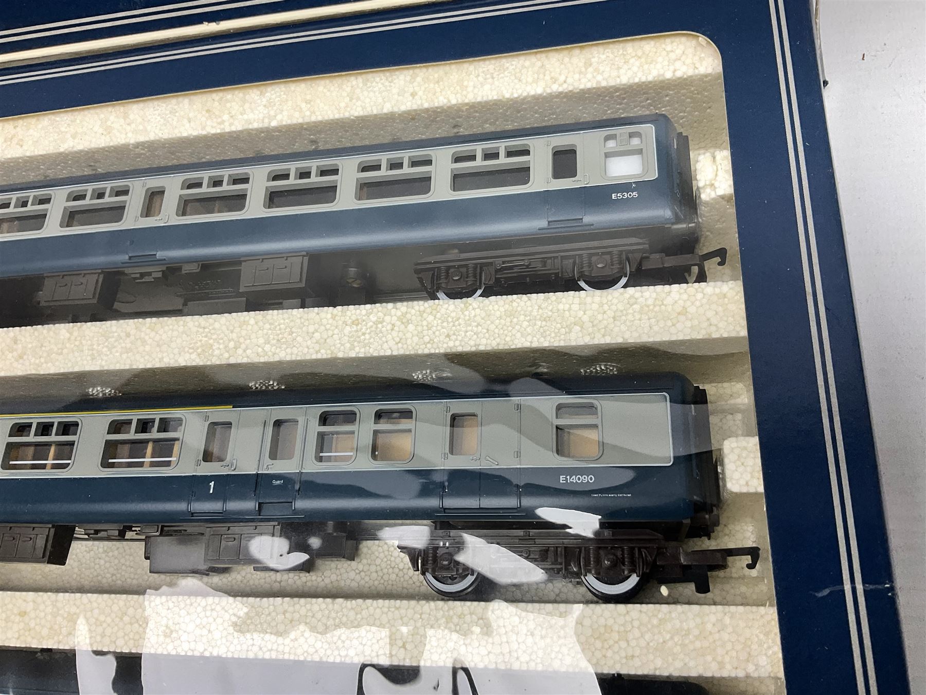 Hornby '00' gauge - LNER green 4-6-2 locomotive 'Flying Scotsman' No.4472 with tender and additional water tender in blue/grey; unboxed; together with The Flying Scotsman Limited Presentation Edition pack of three BR Mk.2A open and brake coaches; boxed