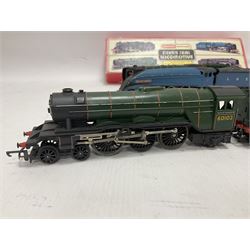 Hornby/Tri-Ang ‘00’ gauge - four locomotives and tenders comprising boxed Class 7P6F 4-6-2 ‘Oliver Cromwell’ no.70013 in BR green; Class A4 4-6-2 ‘Nigel Gresley’ no.7 in LNER blue; Battle of Britain Class 4-6-2 ‘Winston Churchill’ no.21C151 in SR green; Class A3 Gresley 4-6-2 no.60103 in BR green (4) 
