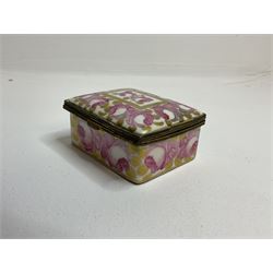Early 19th century Swansea box of rectangular form, densely decorated with painted pink cabbage roses and gilt foliage upon plain ground, the hinged lid opening to reveal interior painted with two further roses upon plain ground, marked Swansea. in gilded lettering beneath, W7cm H3.5cm D5.5cm