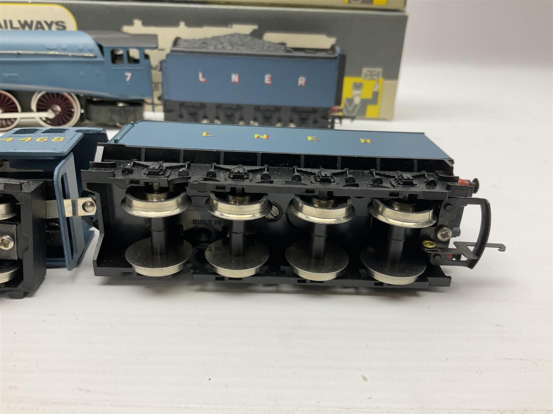 Wrenn '00' gauge - two Class A4 4-6-2 locomotives in LNER Garter Blue - 'Mallard' No.4468; and 'Sir Nigel Gresley' No.7; both boxed with instructions (2)