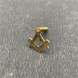 9ct gold Masonic Past Masters jewel, presented to 'W Bro Keith Leonard Hoggard by the bretheren of the Lodge St Andrew as a mark of esteem for valuable services rendered as worshipful master 1989-1990', hallmarked, together with a 9ct gold Masonic stick pin and stud