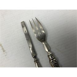 Variously marked and unmarked silver and white metal flatware, to include a Victorian silver christening fork and matching spoon, and a further silver christening fork, plus a silver handled shoe horn, etc. 