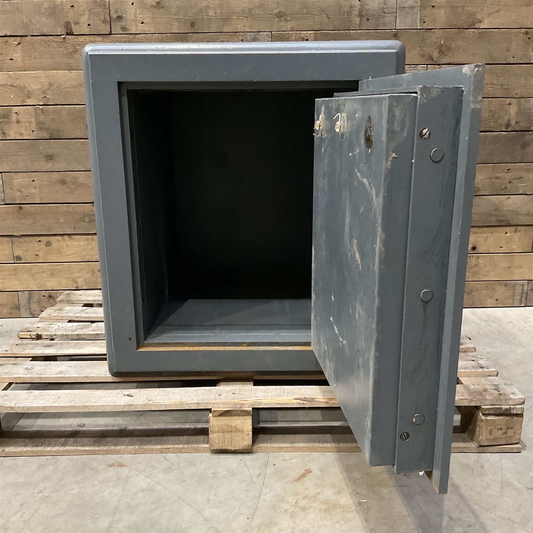 Chatwood cast iron safe with keys