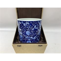Chinese blue and white cylindrical pot decorated with scrolling vine and melons, with seal mark beneath, H17cm