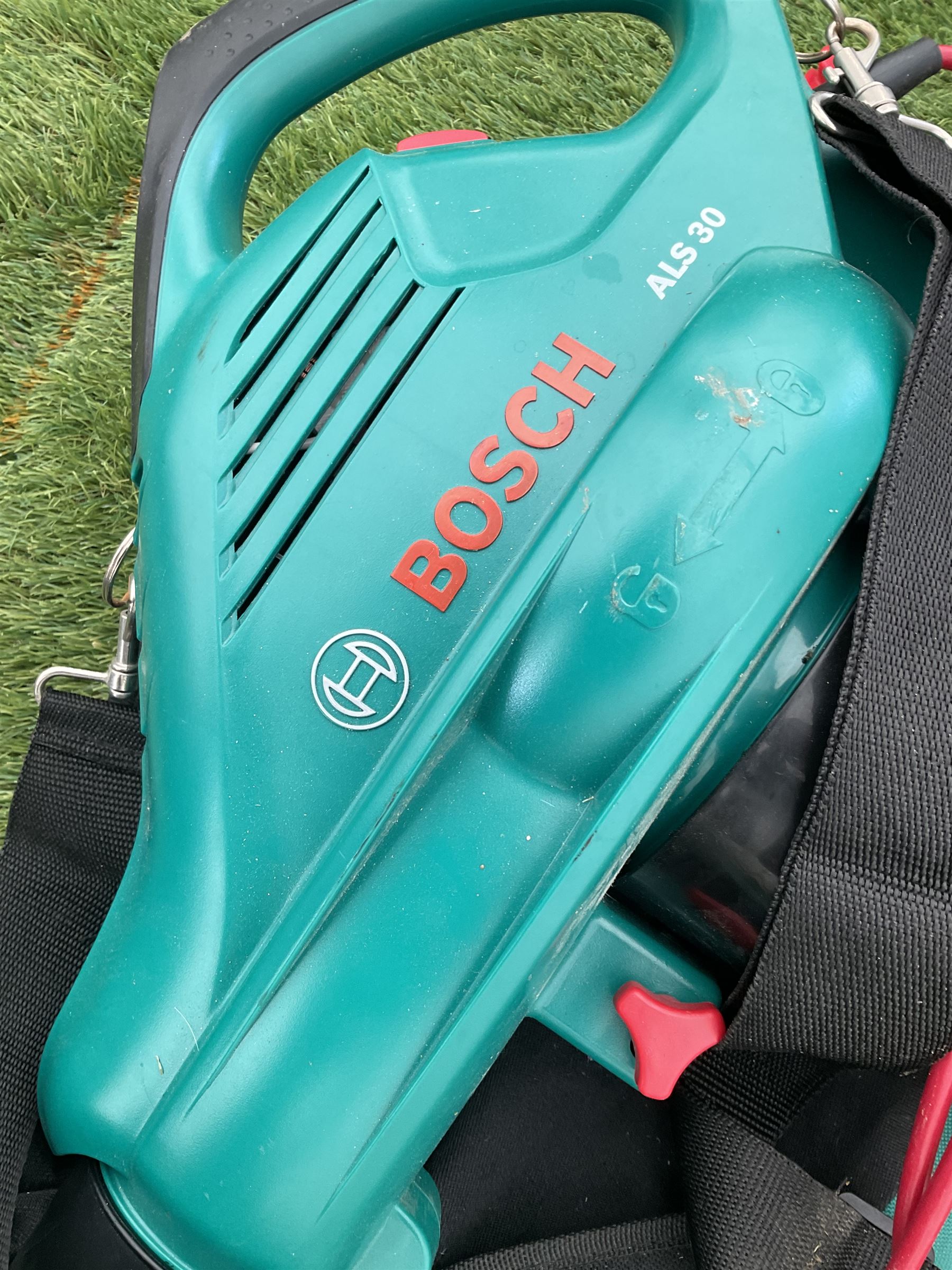 Bosch corded leaf blower/vacuum  - THIS LOT IS TO BE COLLECTED BY APPOINTMENT FROM DUGGLEBY STORAGE, GREAT HILL, EASTFIELD, SCARBOROUGH, YO11 3TX