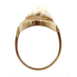 Late 19th/early 20th century gold cameo ring, stamped 9ct