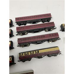 'N' gauge - Graham Farish Class 101 DMU powered car No.W50303 and dummy car W50330; together with twenty-one assorted passenger coaches by Graham Farish etc including Pullman, teak finish, LMS etc; all unboxed (23)
