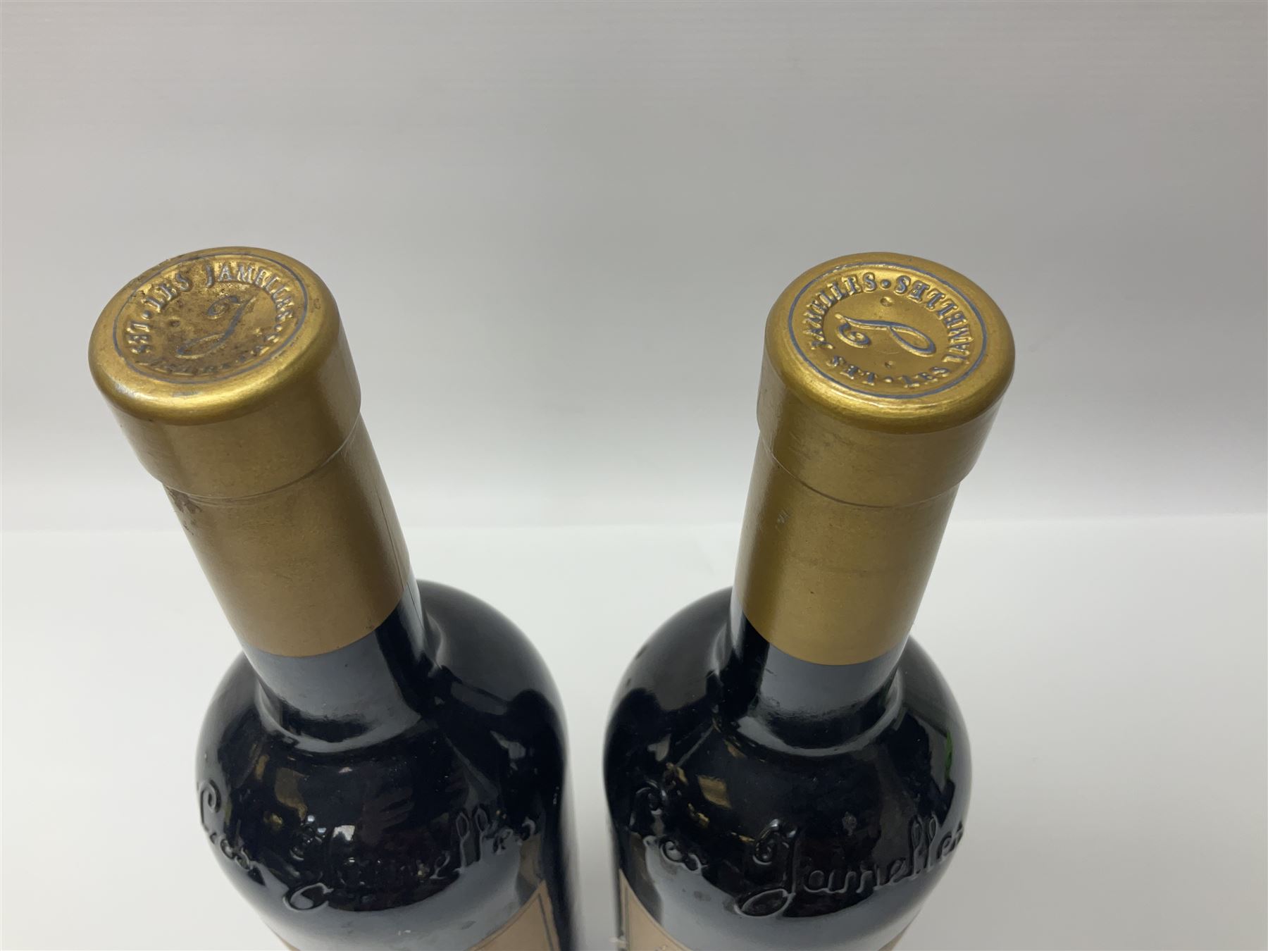 Mixed wine, comprising two bottles Les Jamelles 2009 Reserve Mourvedre, 750ml 13.5% vol, Joan d'Anguera 2015 Altaroses, 75cl 14% vol, Roc de Lussac 2010, Lussac-Saint-Emilion, 750ml, 14% vol and Rhebokskloof, 1997 Gamay Noir, 750ml, 13.5% vol (5)