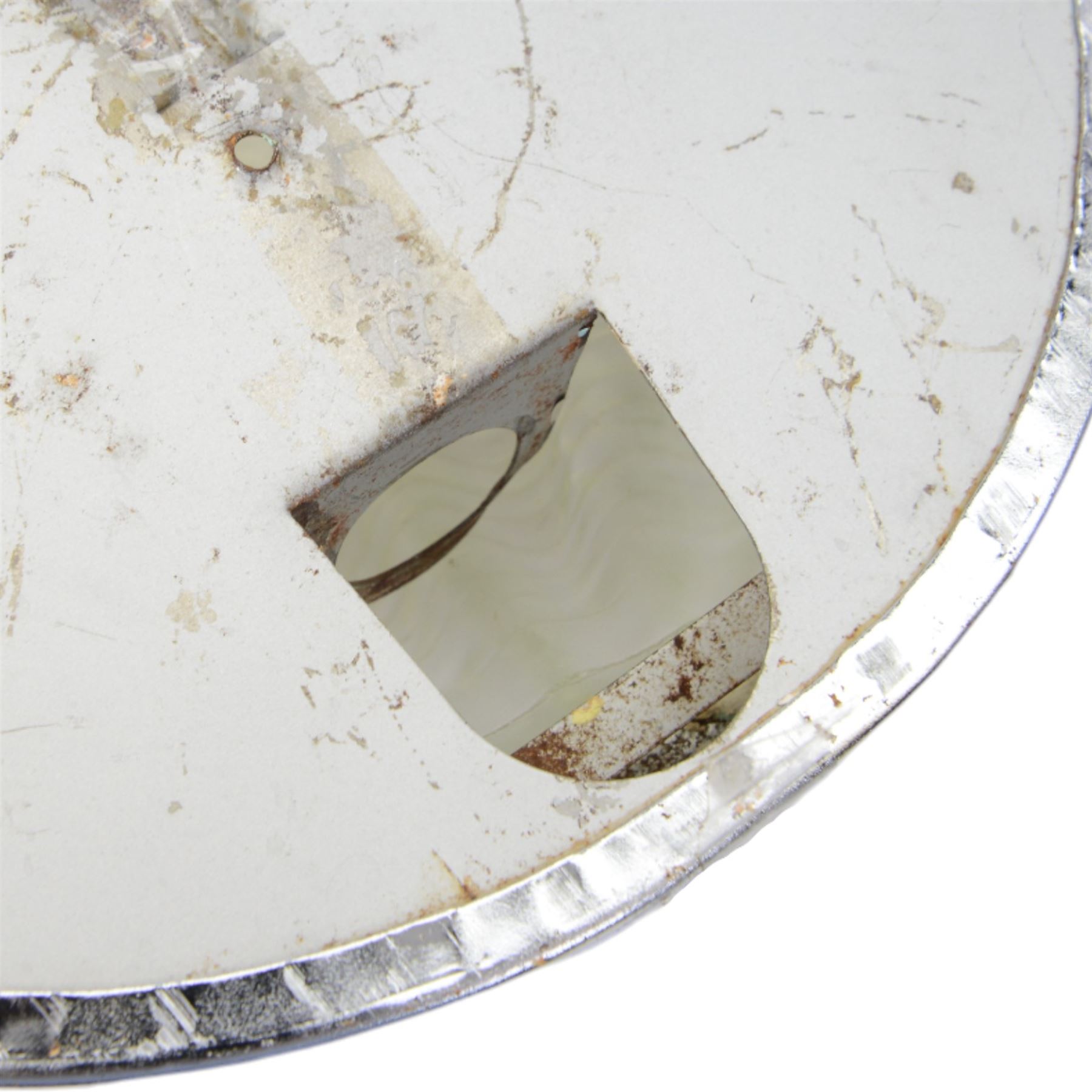 Set of three Art Deco clam shell wall lights in chrome fittings, H22cm 