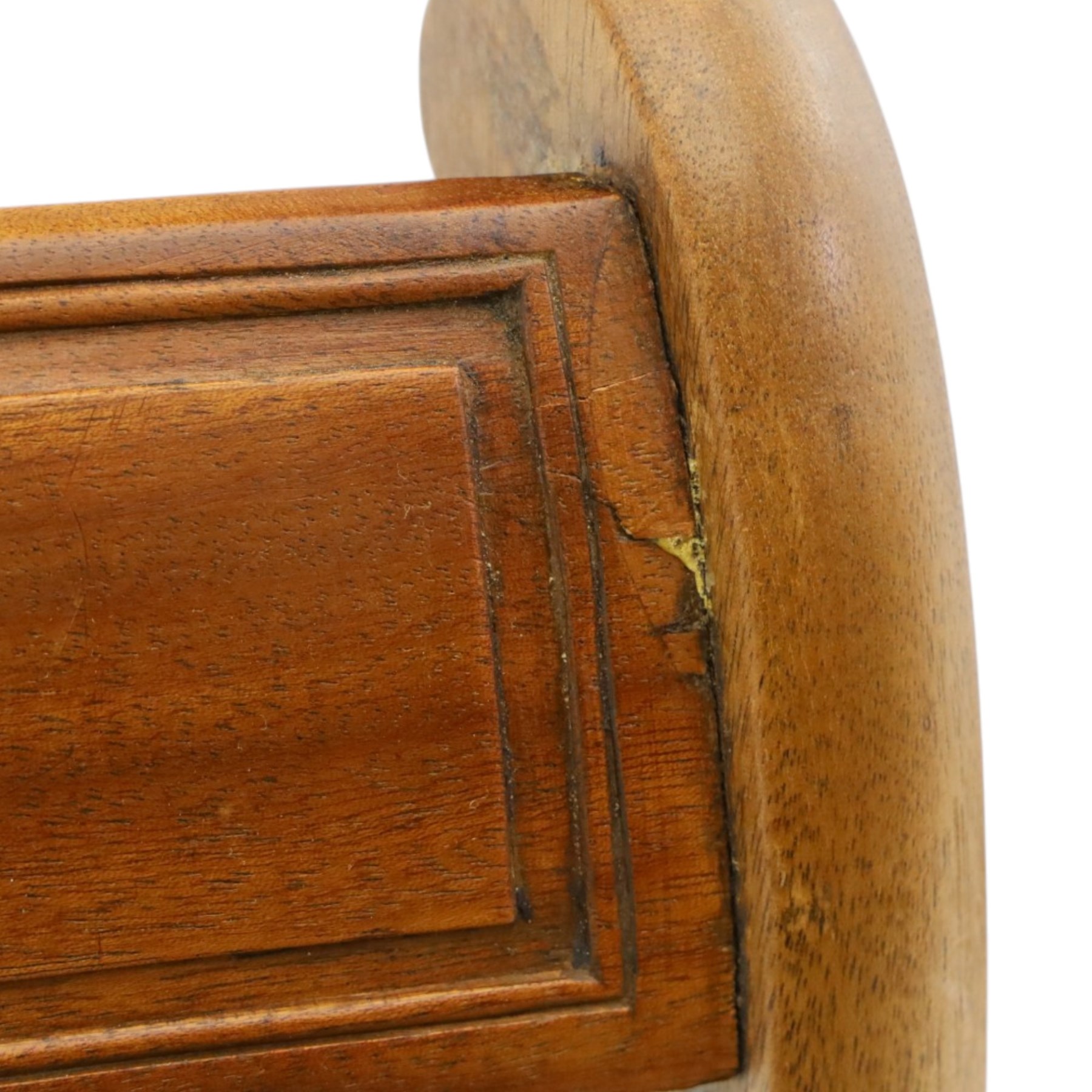 19th century mahogany extending dining table, rectangular top with rounded corners raised on turned and fluted supports with brass cups and castors, with two additional leaves; with set of eight (6+2) Regency design mahogany dining chairs, spiral-reeded back-bar over drop-in seats and sabre supports (W54cm H85cm)