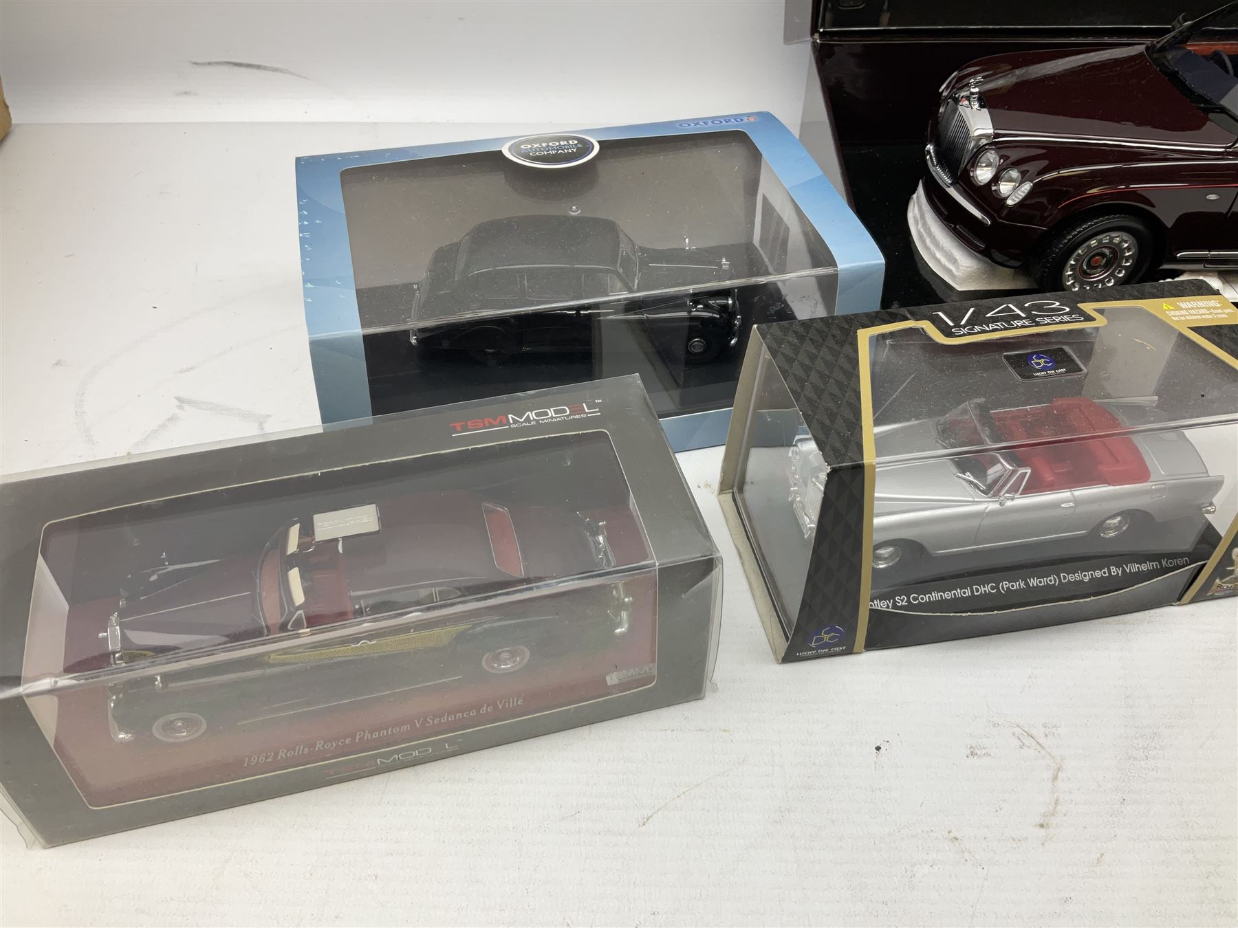 Minichamps 1:18th scale die-cast model of H.M. The Queen Bentley State Limousine in maroon with clear/black roof and grey interior, in display box with inner packaging and slip case, TSM Model 1962 Rolls-Royce Phantom V Sedanca de Ville and four other die-cast models by Oxford etc in display boxes (6)