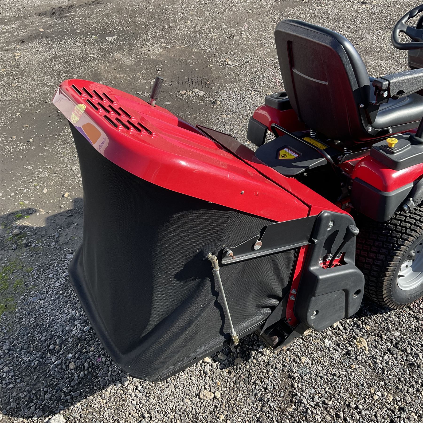 Countax B250 4-Trac ride on lawnmower with lifting jack and papers,