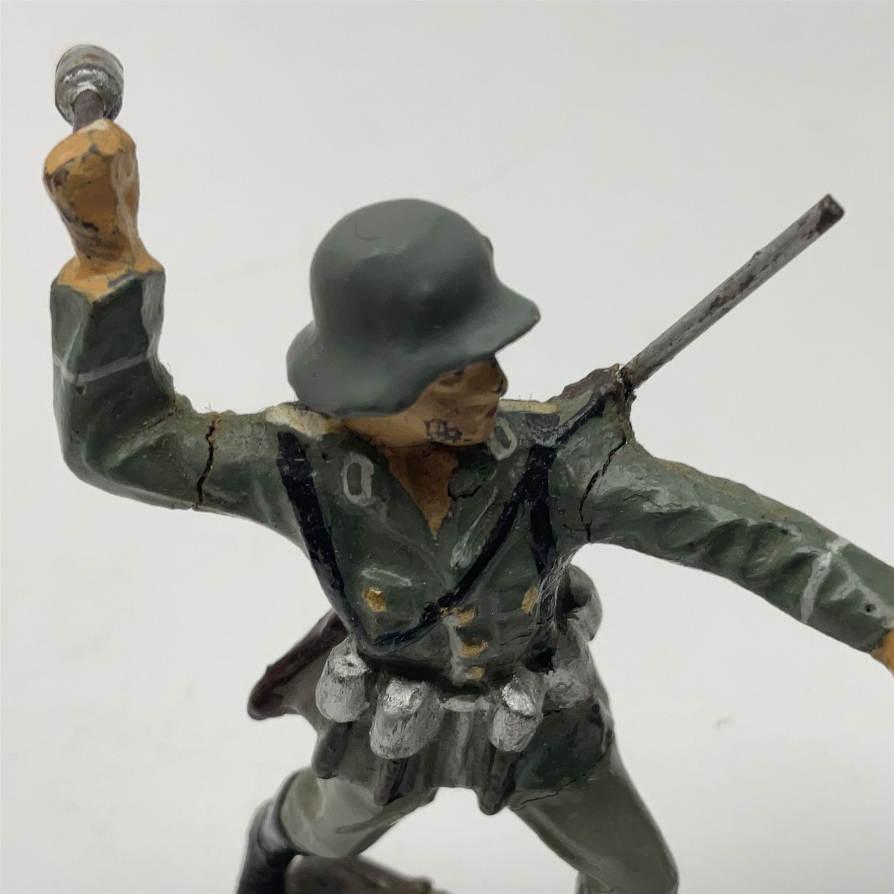 German Lineol Flak Artillery Gun on revolving base H11cm; four other Lineol WW2 German soldiers; and three Elastolin German soldiers including reclining radio operator (8)