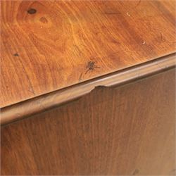 Georgian mahogany dwarf chest of drawers, the moulded rectangular top over four graduated drawers, fitted with brass drop handles, upon shaped bracket feet