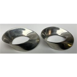 Concord silver port label, British Airways, Birmingham 1998, together with a pair of Concord Stainless steel serviette rings, of stylized form, both in original boxes