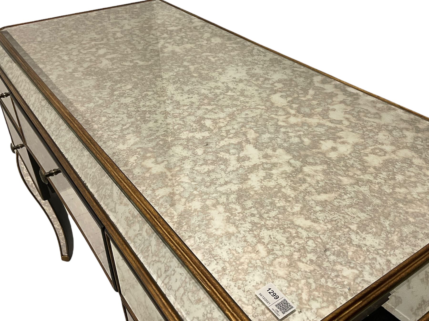 Contemporary mirrored dressing table, bevelled and antique style plates, fitted with five drawers, on cabriole supports 