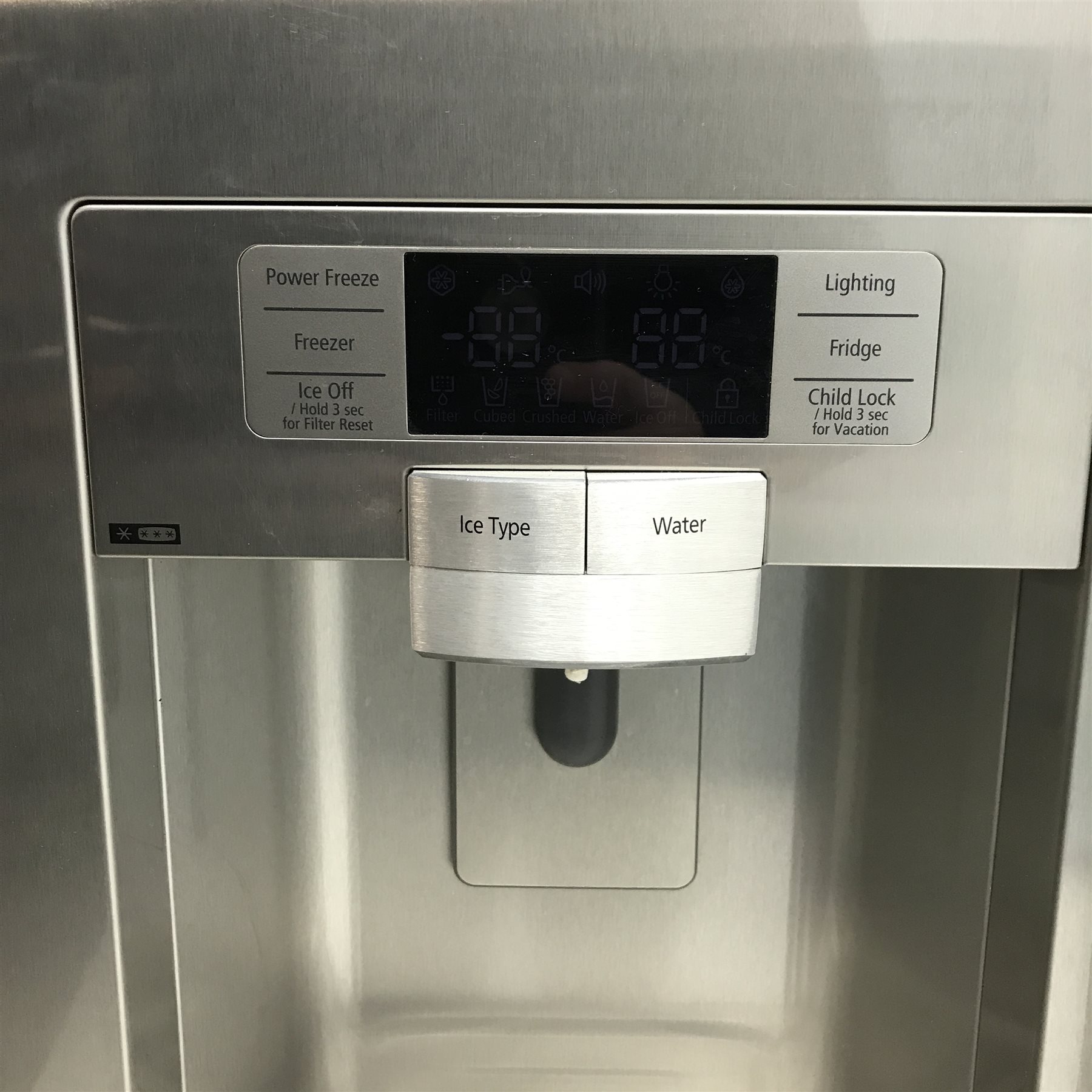 Samsung RSG5UURS Amercian style side-by-side fridge freezer, W92cm, H178cm, D70cm 