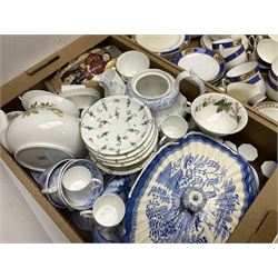 Spodes velamour twin handled mantel vase, together with Royal Doulton wash stand set, Royal Worcester coffee cans and saucers and other ceramics, in six boxes 