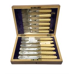 Oak cased set of silver plated fish knives and forks by Cobb & Co of Sheffield, with silver ferrules hallmarked 1906