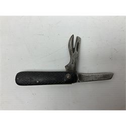 WW2 British army folding jack/clasp knife with blade and can opener marked with broad arrow and date 1944 and six similar examples, some with makers marks or dates (7)