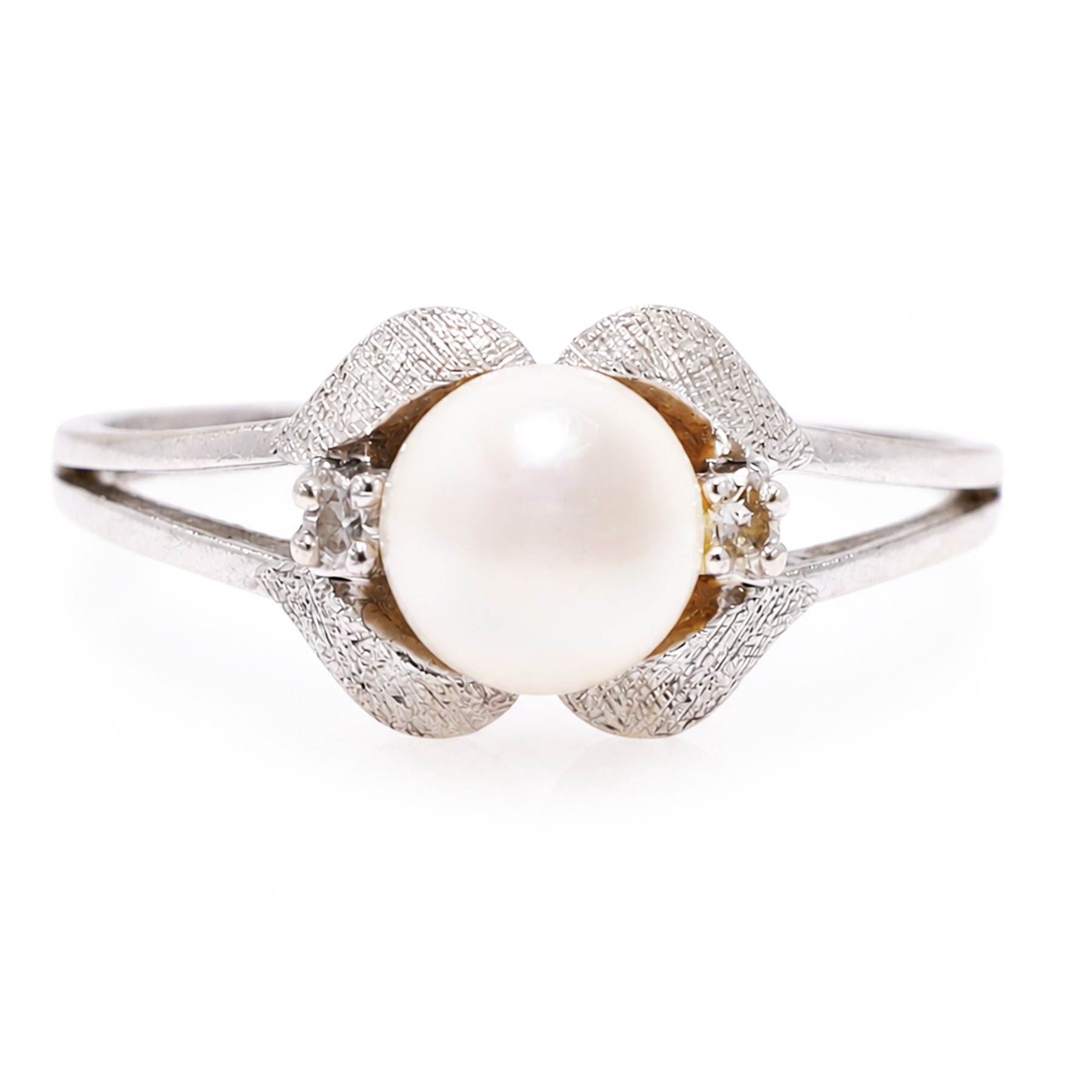 14ct white gold pearl and diamond three stone ring, single cultured white / cream pearl with a single cut diamond set either side, stamped 585