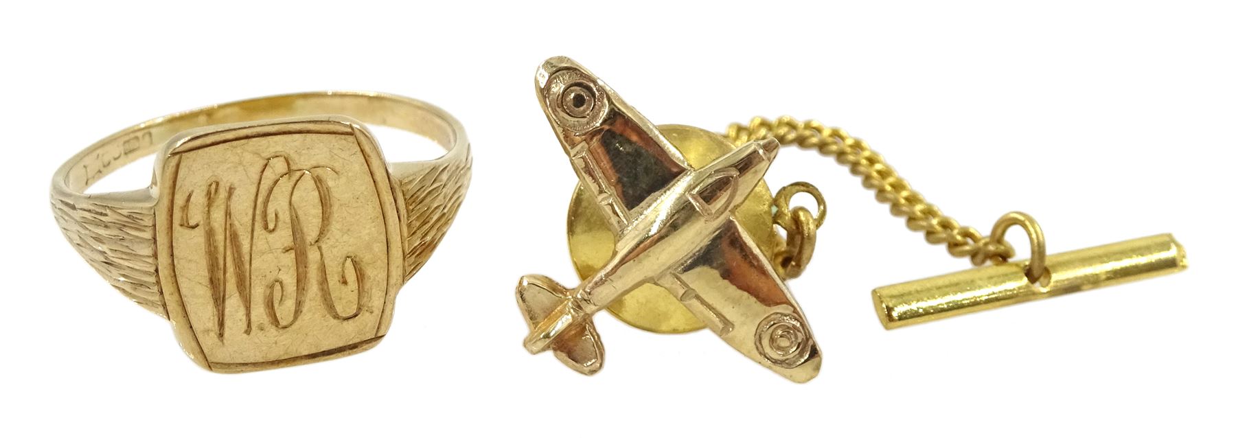 Gold Spitfire tie pin, two pairs of gold cufflinks and a gold signet ring, all 9ct hallmarked or tested