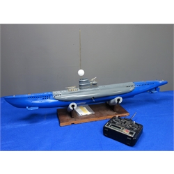  Radio Controlled scale model of a Surface Raider Submarine with chip,transmitter and instructions, L112cm  
