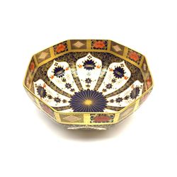 A Royal Crown Derby Imari bowl, of octagonal form, decorated in the 1128 pattern, with printed marks beneath, D23.5cm. 