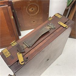 Collation of folding plate cameras of various sizes folding plate in mahogany and lacquered brass, together with camera plates and slides
By vendors repute some slide are from the Gandolfi workshop